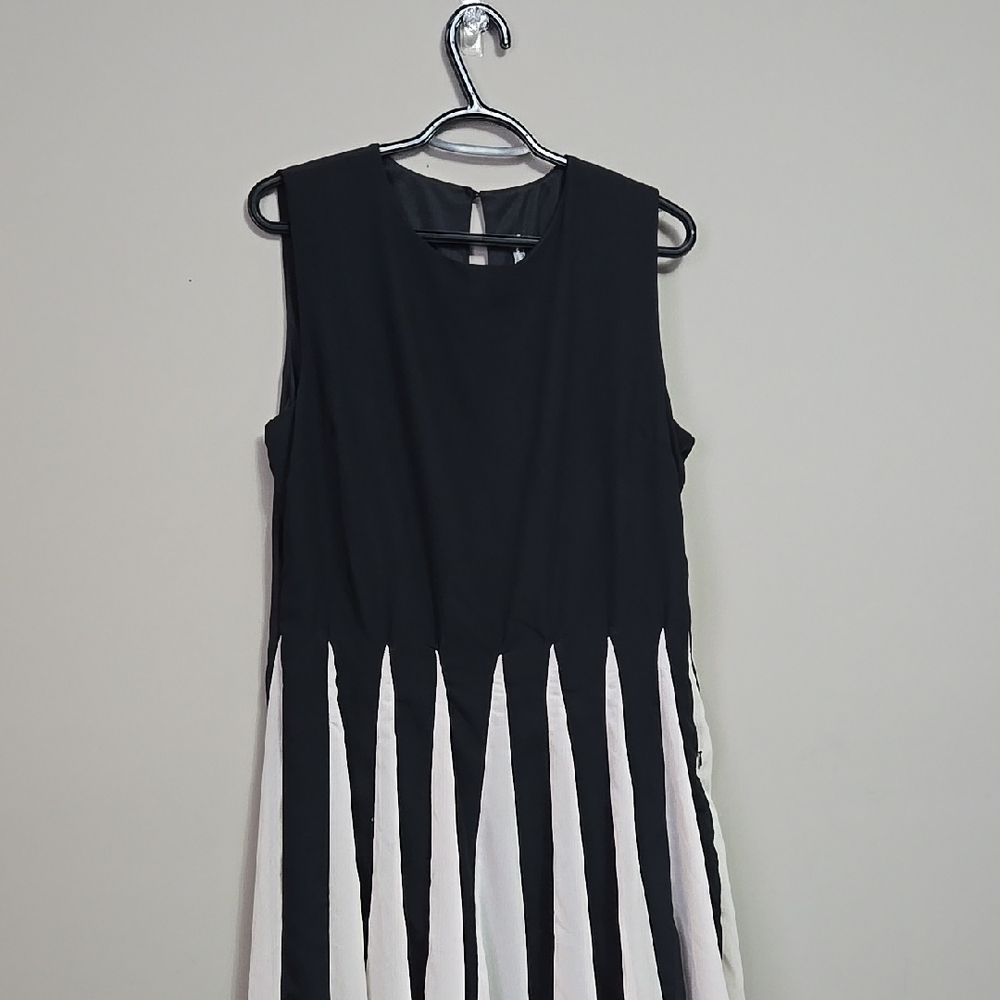 Black A-Line Midi Dress with Crew Neck for Cocktail